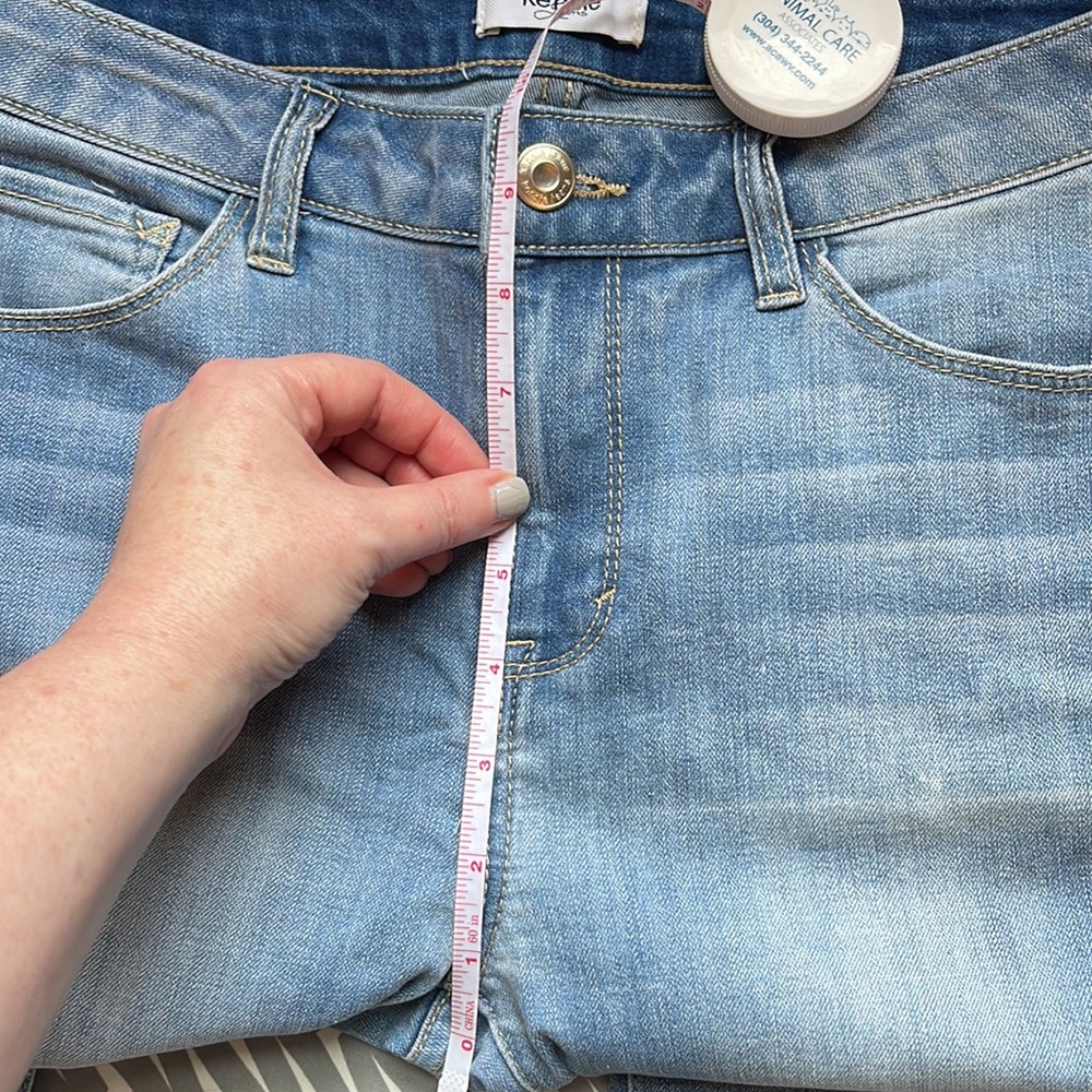 Distressed Mid-Rise Cut Off Jeans By Kensie Jeans 8/29 STRETCHY NWOT - Picture 11 of 14